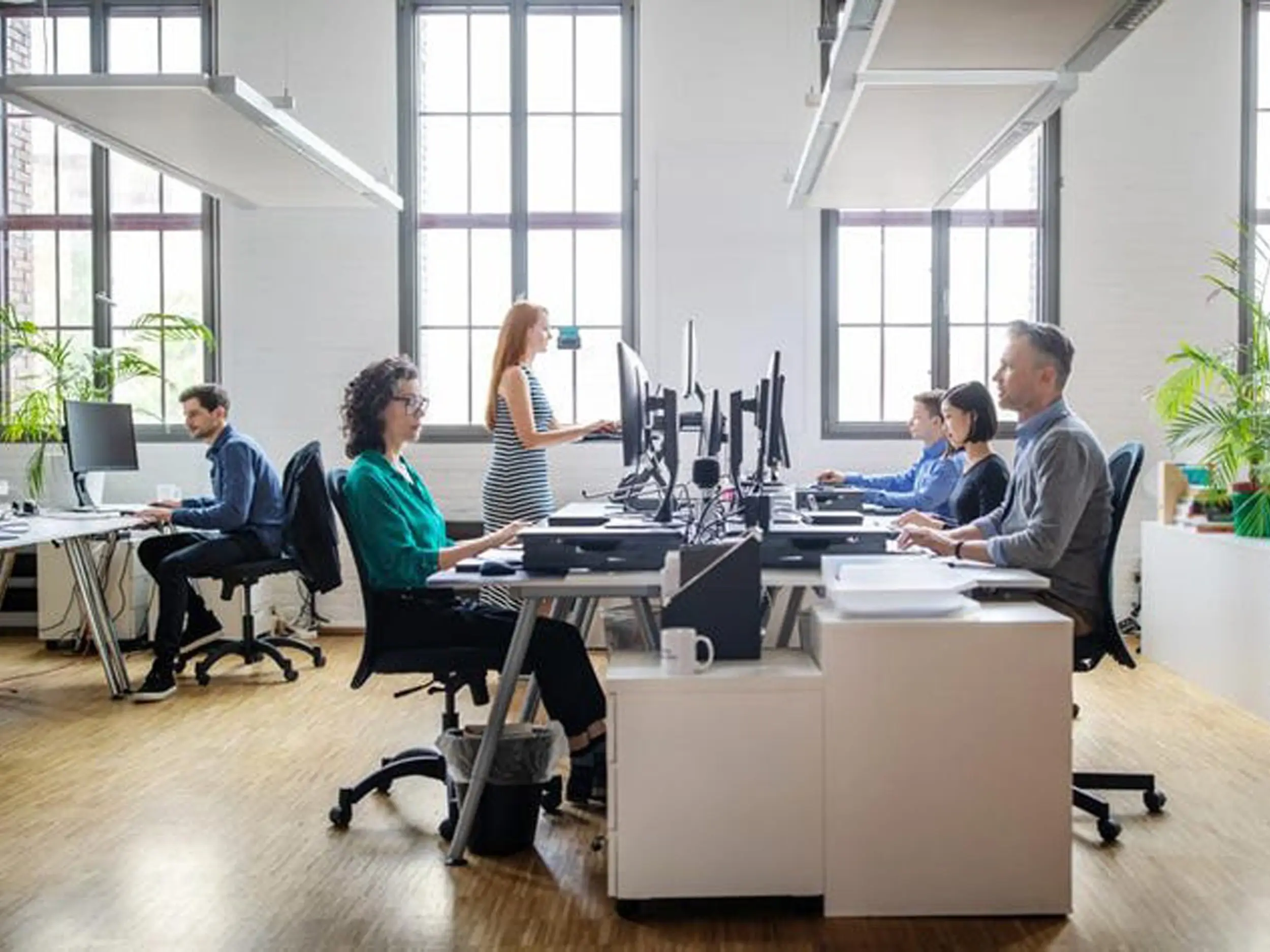 Facility manager planning working from hoteling